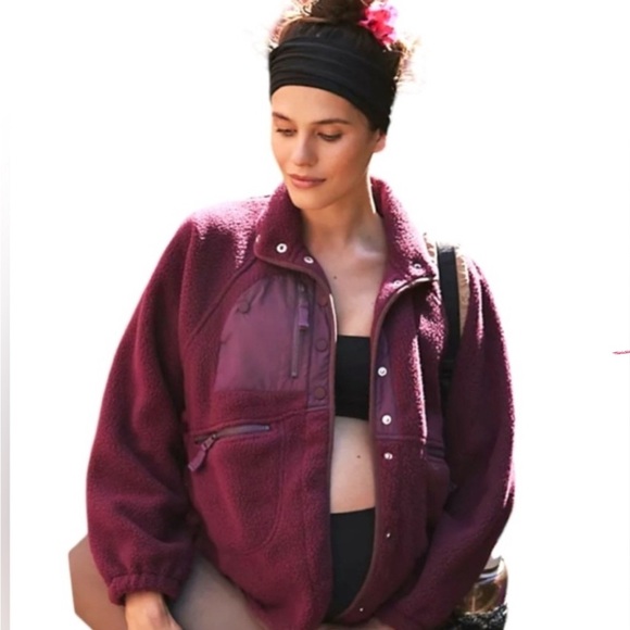 FP Movement x Hatch Hit the Slope Fleece Jacket in Burgundy color, XS, NWT - Picture 1 of 7